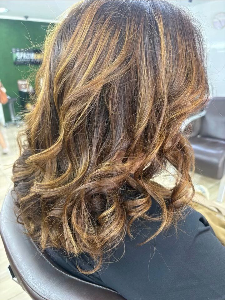 Mechas iluminadas com ondas